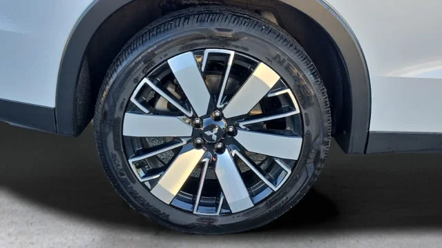 Used 2025 Black Mitsubishi SE image 18
