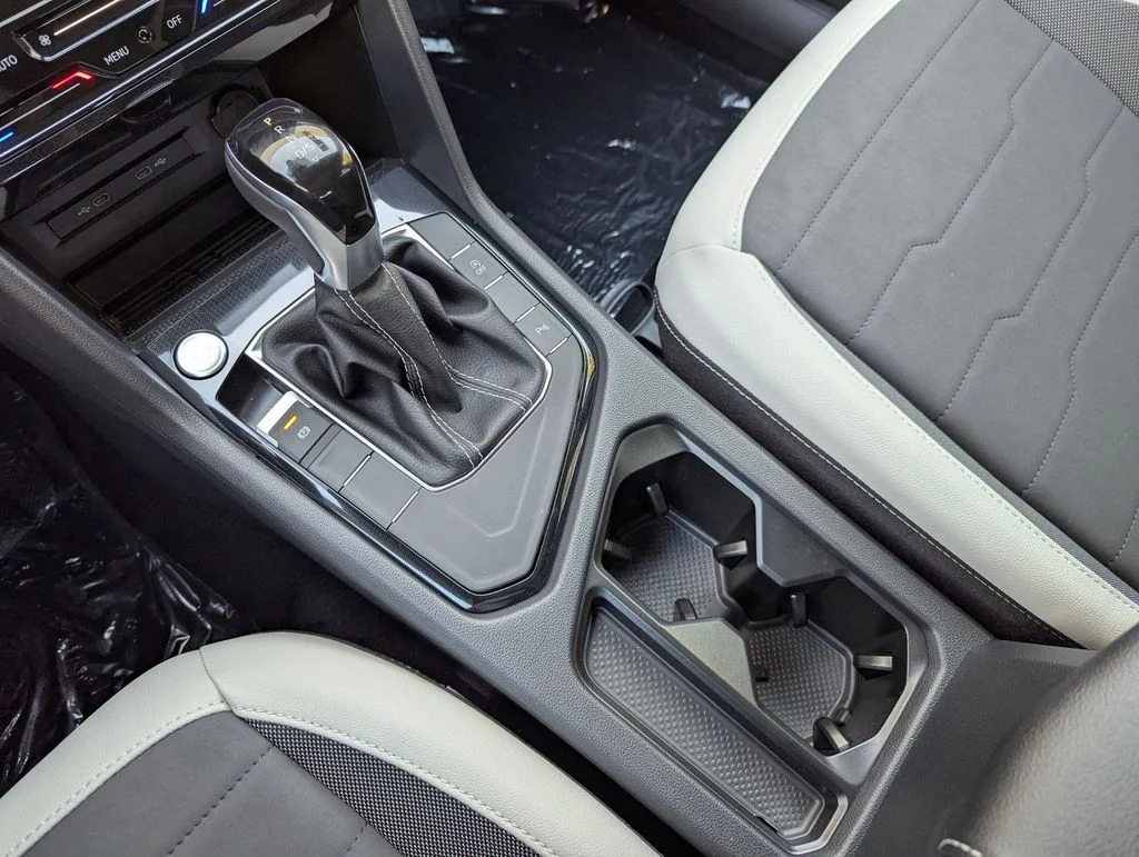 2025 Volkswagen Taos SE - Photo 13