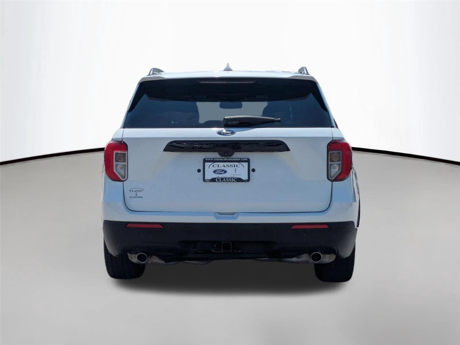 Used 2023 Star White Metallic Tri-Coat Ford ST-Line image 6