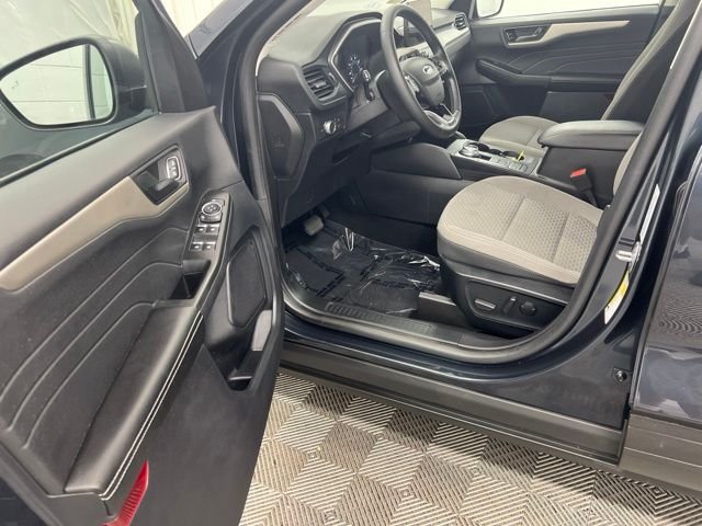 Used 2022 Blue Ford SE image 13