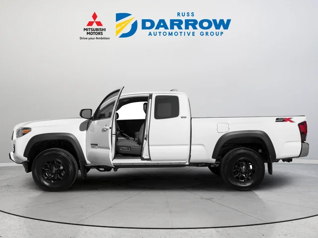 Used 2023 White Toyota SR5 image 3