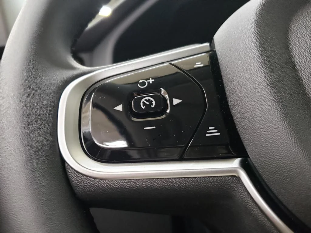 2026 Volvo XC60 Plus - Photo 23