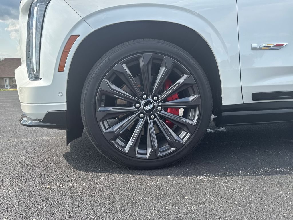 Used 2025 White Cadillac V-Series image 10