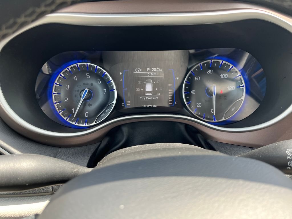 Used 2022 Silver Chrysler LX image 15