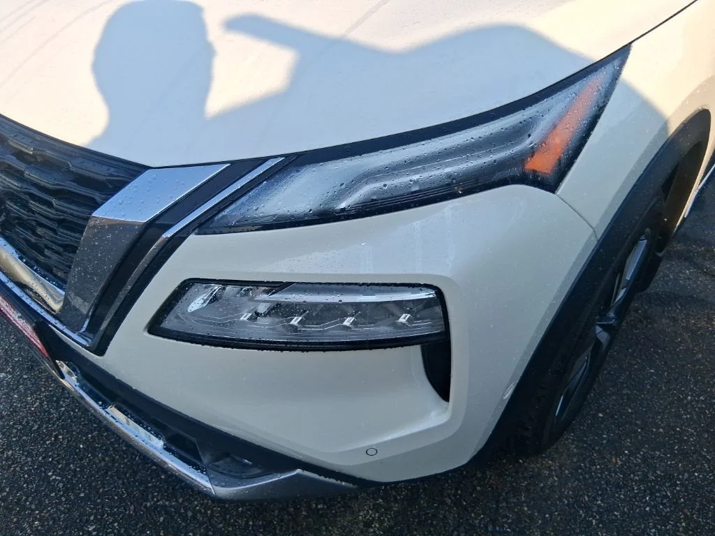 Used 2021 White Nissan Platinum image 15