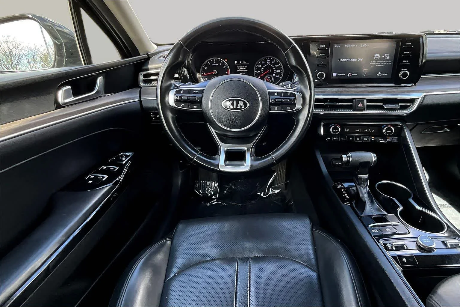 Used 2021 Ebony Black Kia EX image 11