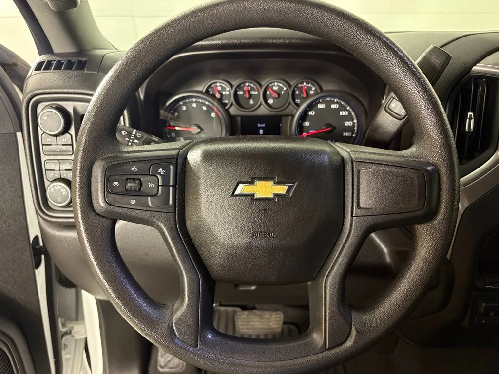 Used 2024 White Chevrolet Custom image 19