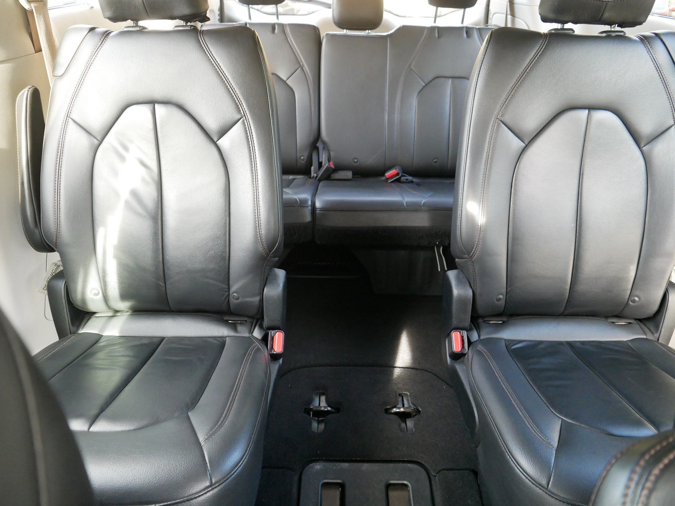 Used 2017 Bright White Clearcoat Chrysler Touring-L image 13