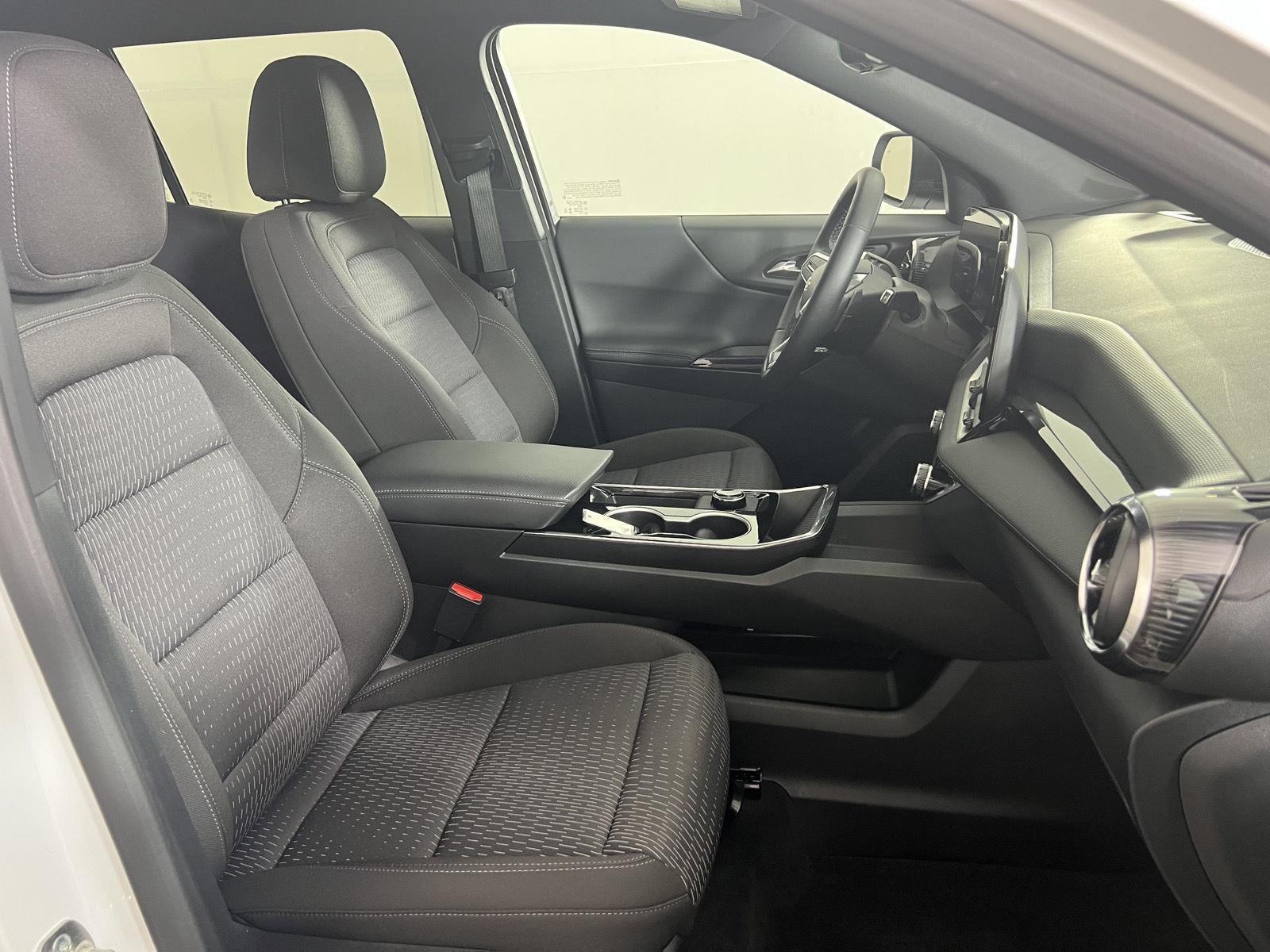 Used 2026 Summit White Chevrolet AWD LT image 29