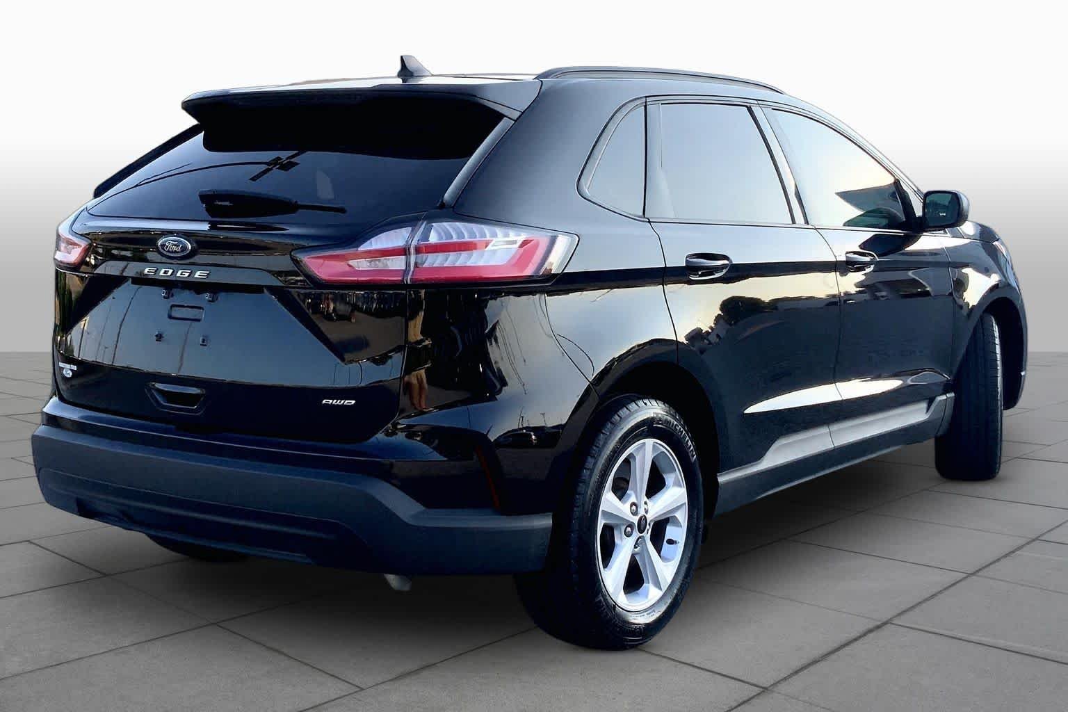 Used 2024 Agate Black Metallic Ford SE image 12