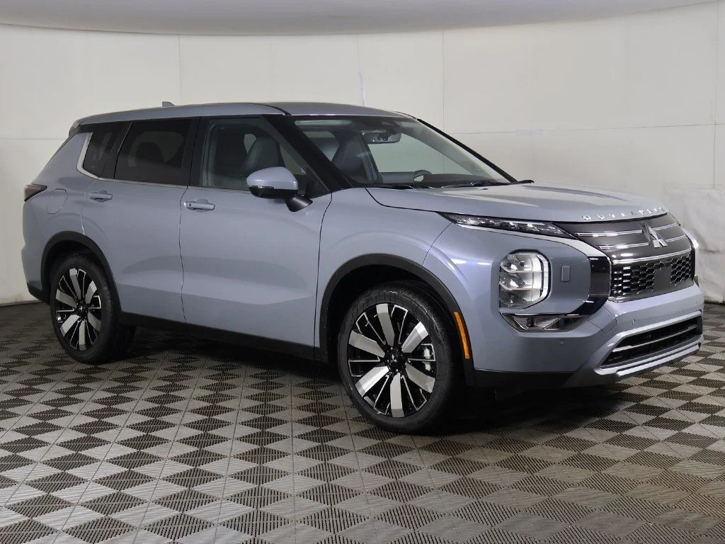 2026 Mitsubishi Outlander SE - Photo 2