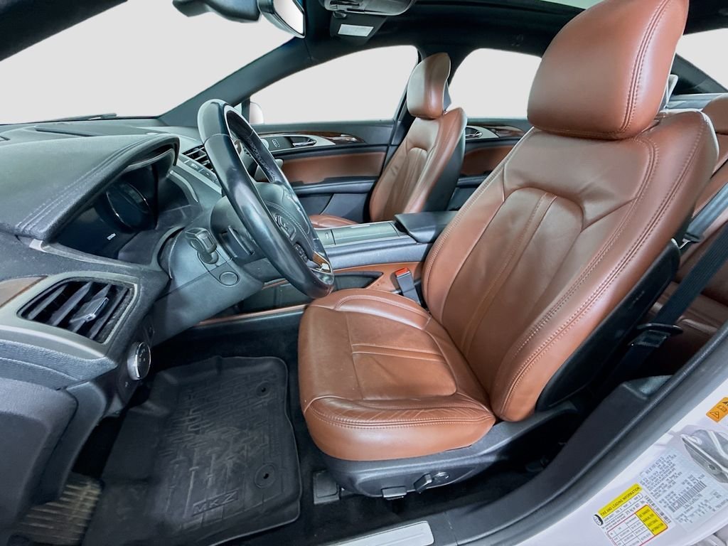 Used 2017 White Lincoln Reserve image 21