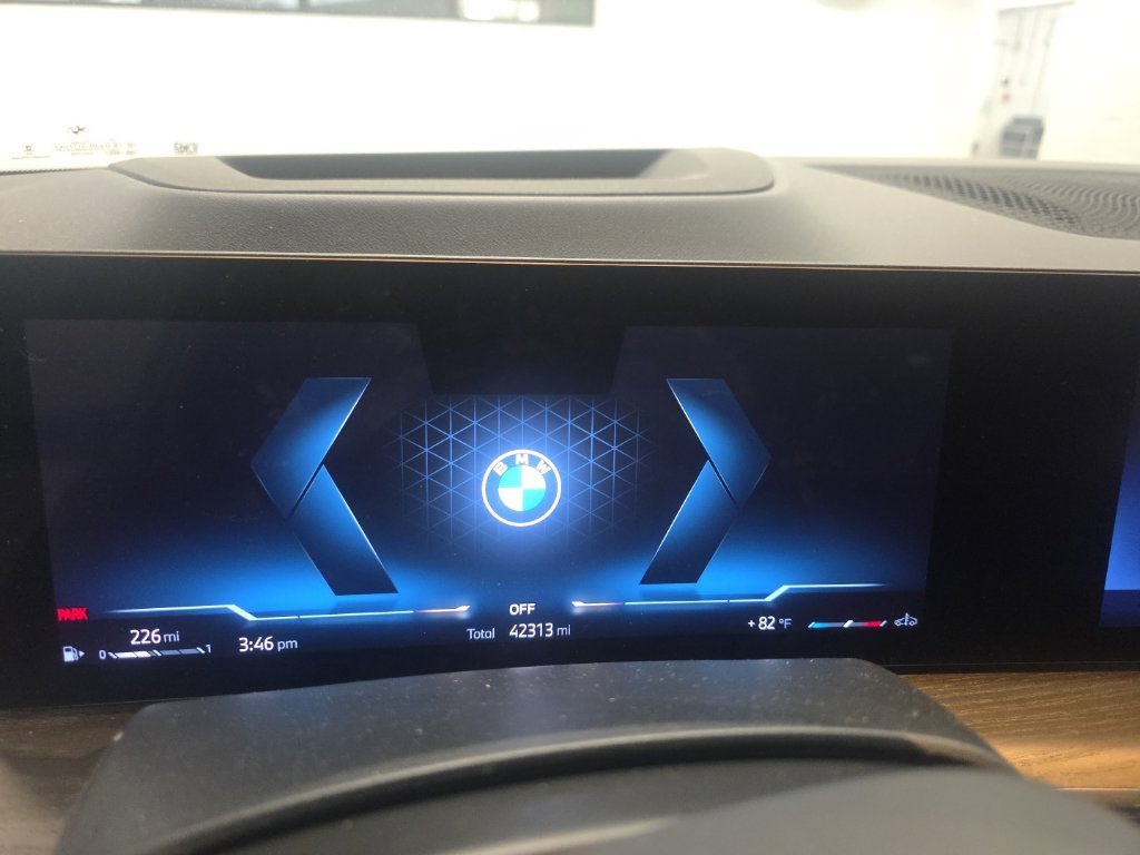 Used 2024 Gray BMW xDrive40i image 4