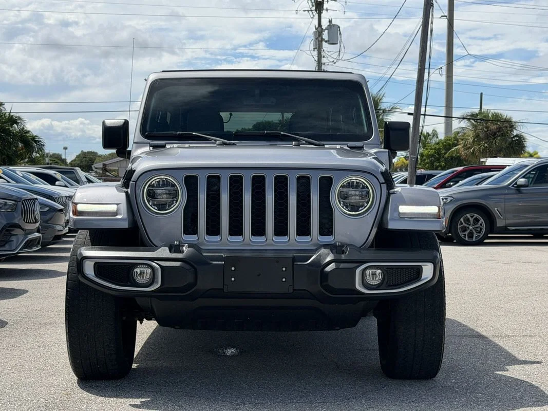 Used 2021  Jeep Unlimited Sahara image 3