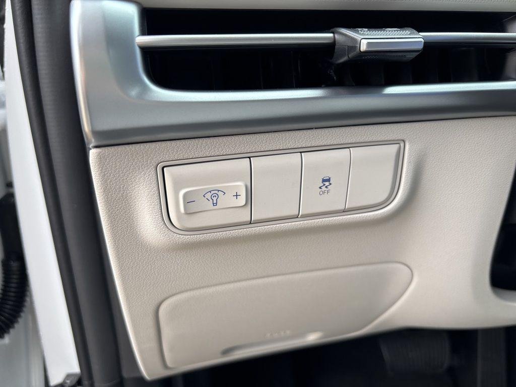 New 2026 White Pearl Hyundai SE FWD image 19