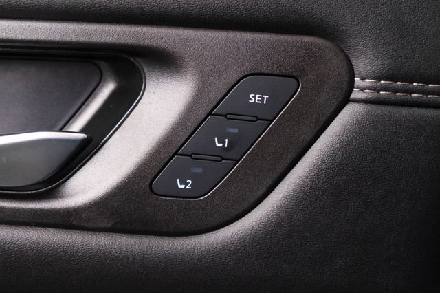 Used 2025 Silver Nissan Platinum image 20