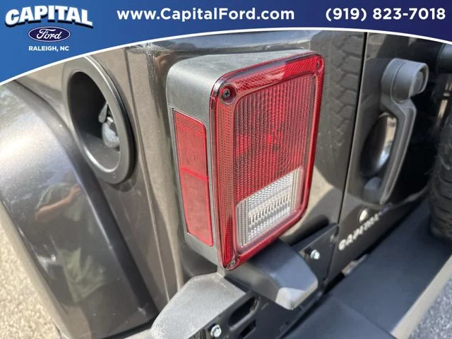 Used 2017 Gray Jeep Unlimited Sahara image 15