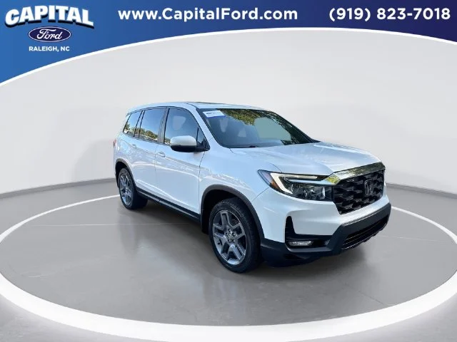 Used 2023  Honda EX-L image 2