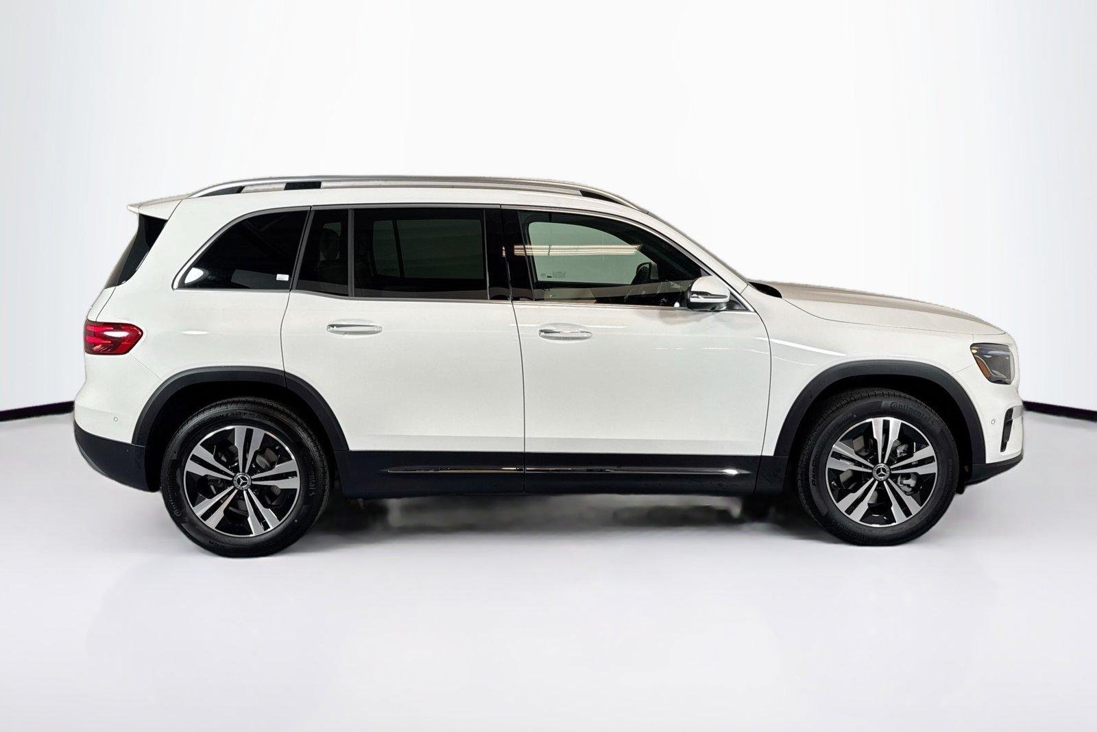 New 2026 Polar White Mercedes-Benz GLB 250 image 4