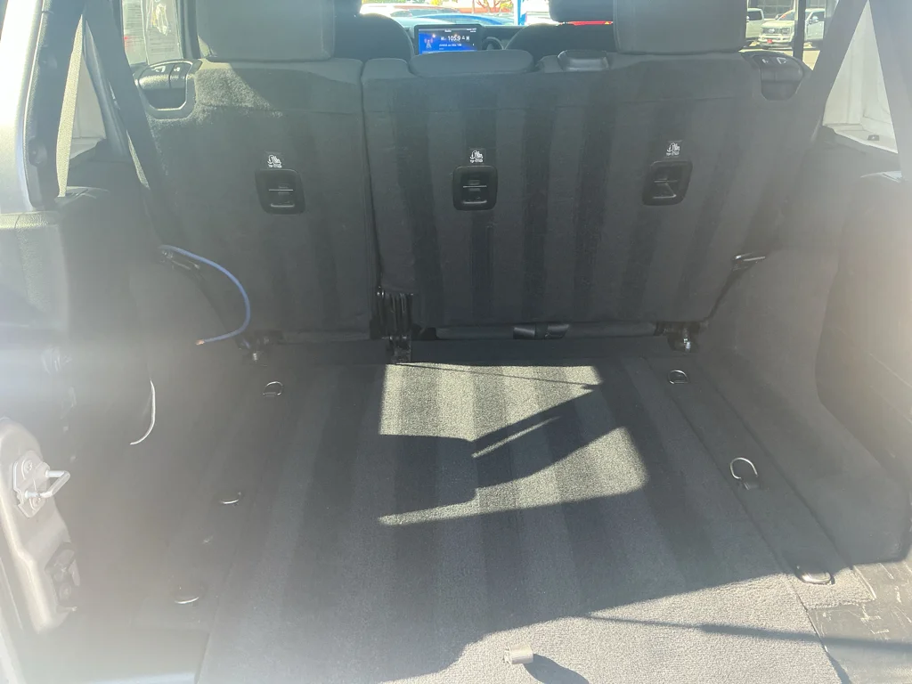 Used 2019 Billet Silver Metallic Clearcoat Jeep Sport S image 17