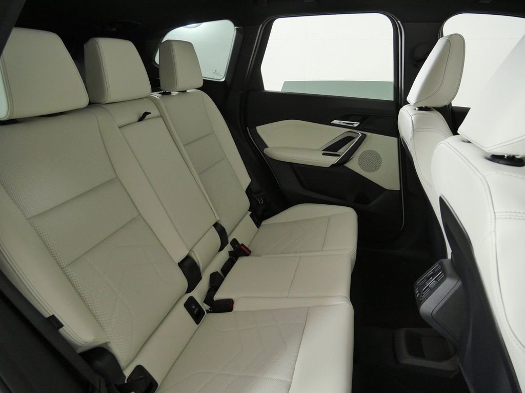 New 2026 Alpine White BMW xDrive28i image 25