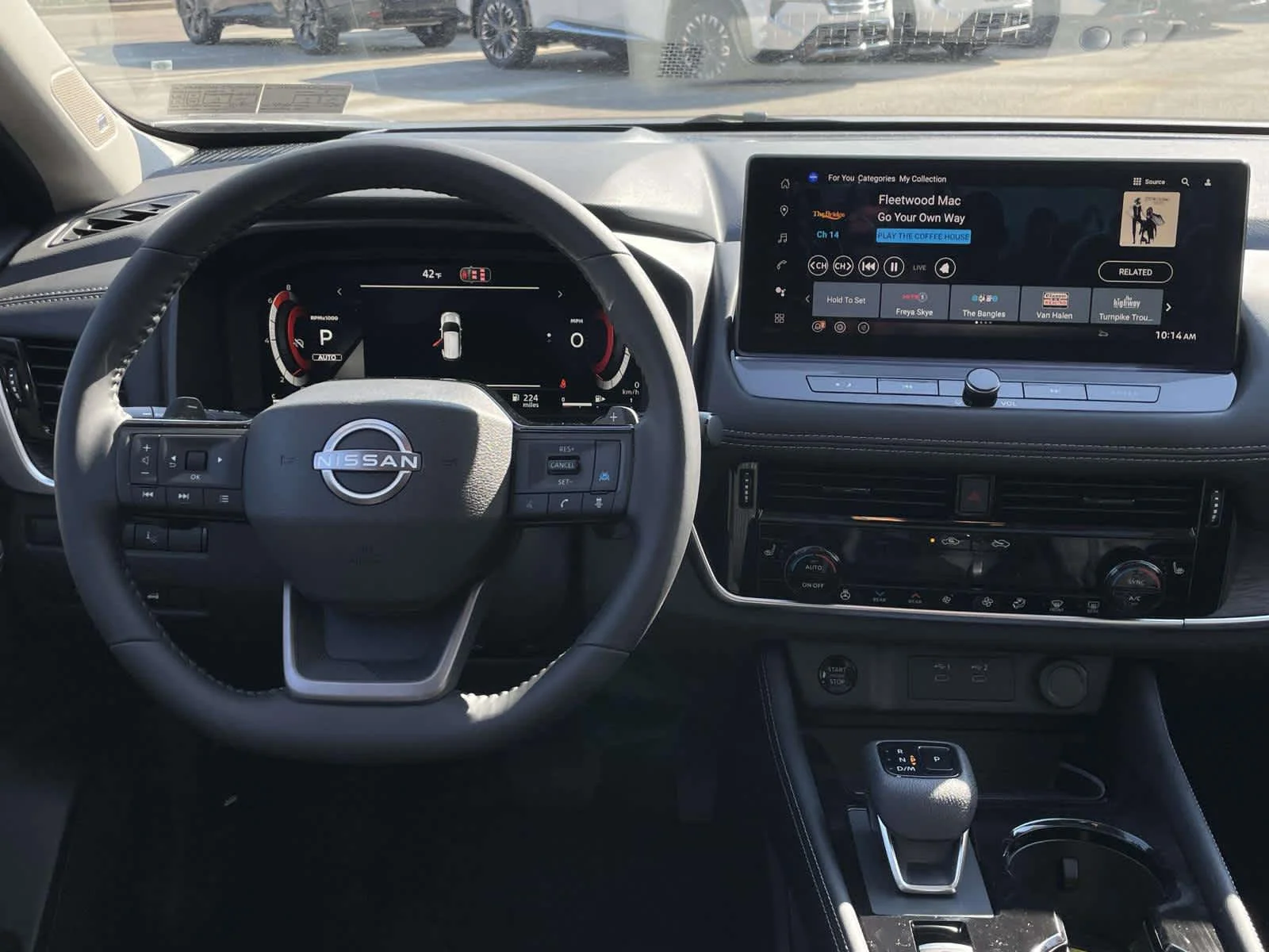 New 2026 Champagne Silver Metallic/Super Black Nissan Platinum image 2