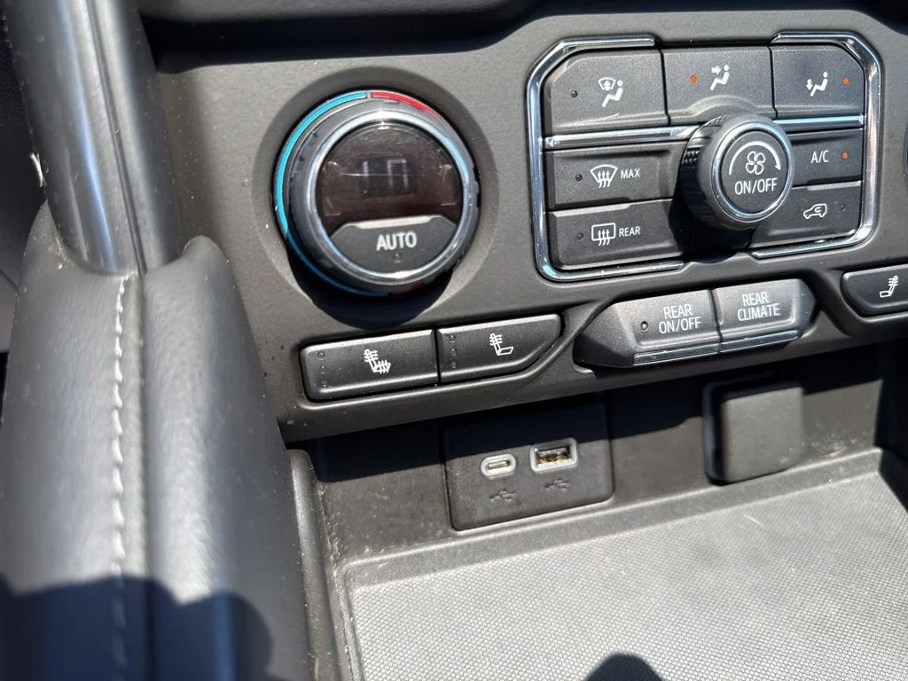Used 2021 Black Chevrolet Z71 image 38