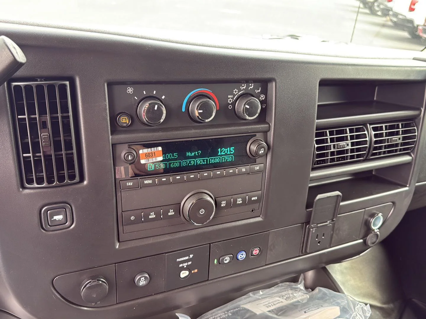 2025 Chevrolet Express Cargo Work Van - Photo 14