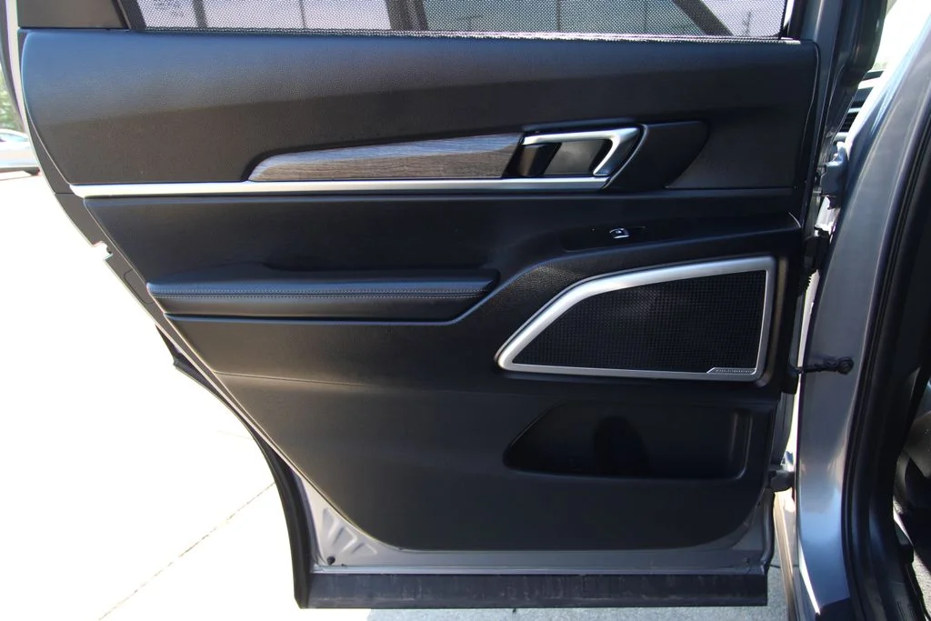 Used 2021 Everlasting Silver Kia EX image 39