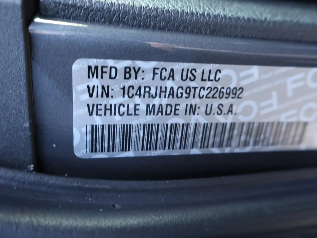 New 2026 Baltic Gray Metallic Clear-Coat Exterior Paint Jeep Laredo X image 40