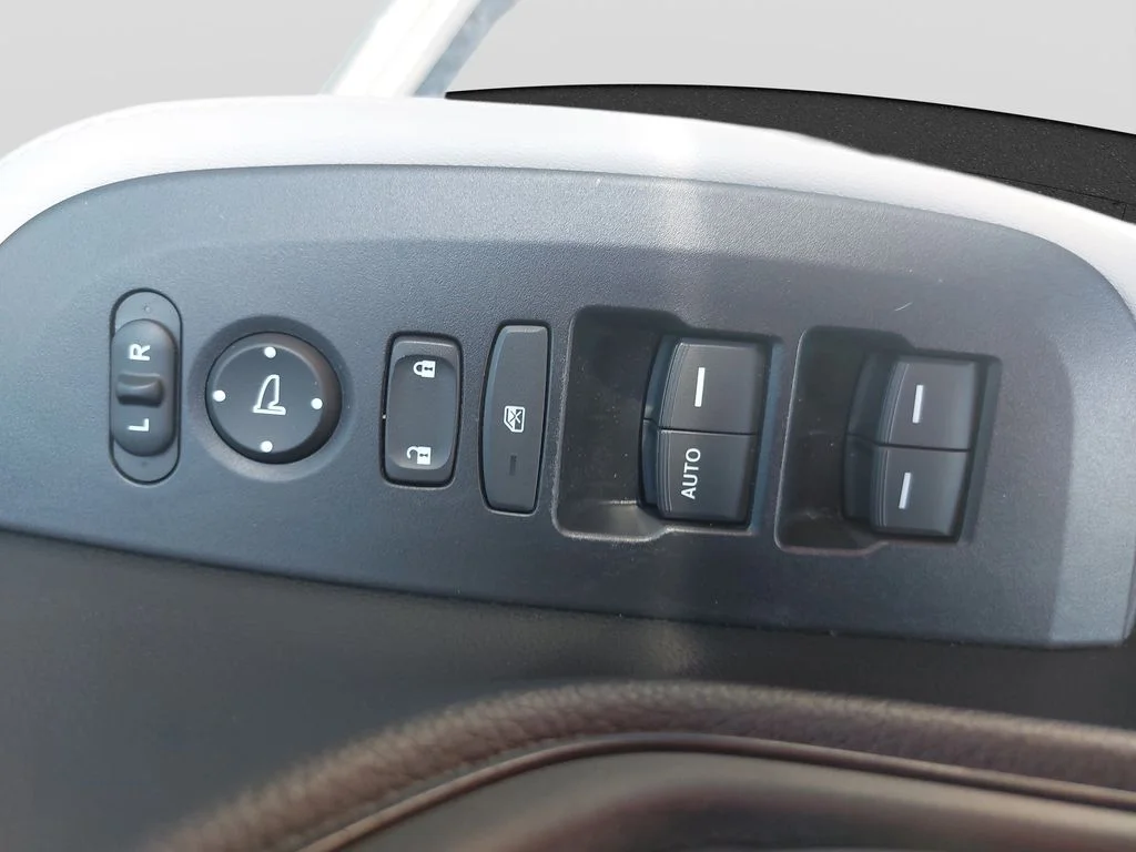 Used 2025  Honda LX image 29