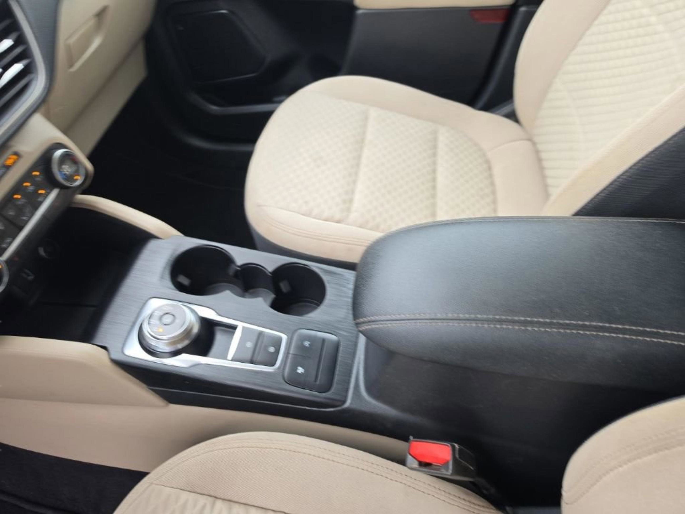 Used 2020 Red Ford SE image 17