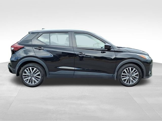 Used 2023 Black Nissan SV image 14