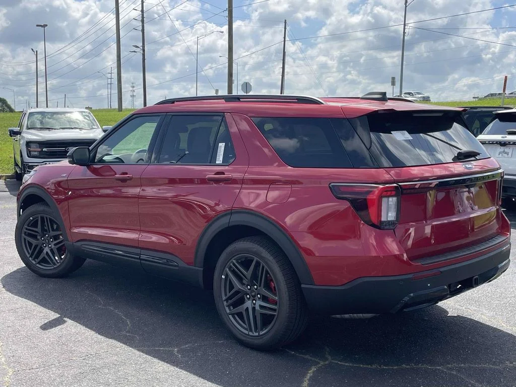 New 2026 Rapid Red Metallic Tinted Clearcoat Ford ST-Line image 5