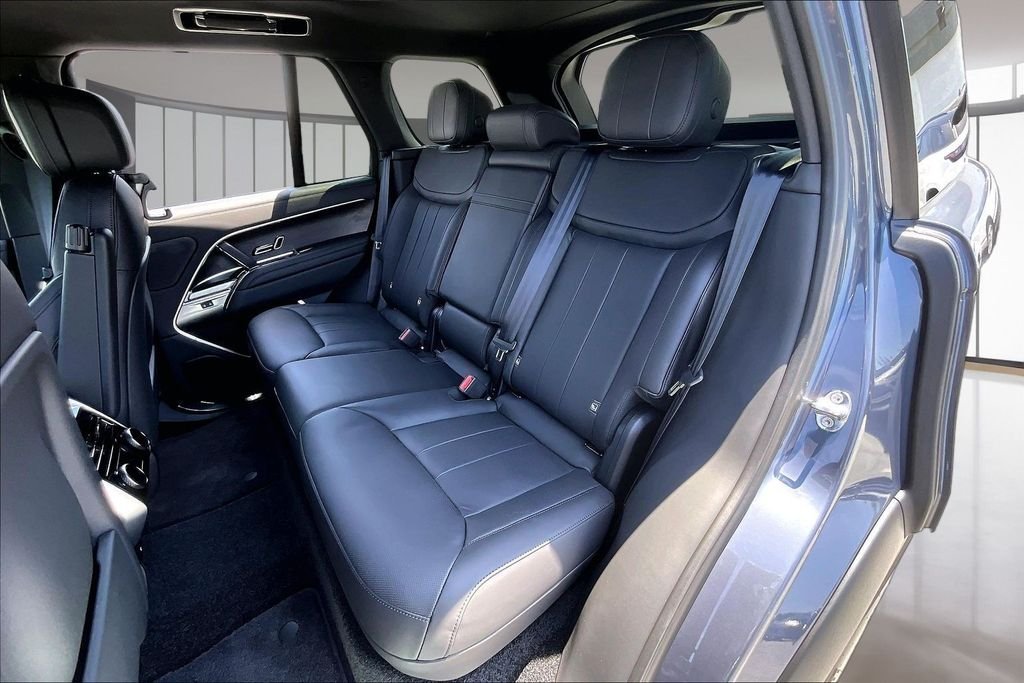 Used 2026 Varesine Blue Metallic Land Rover SE image 20