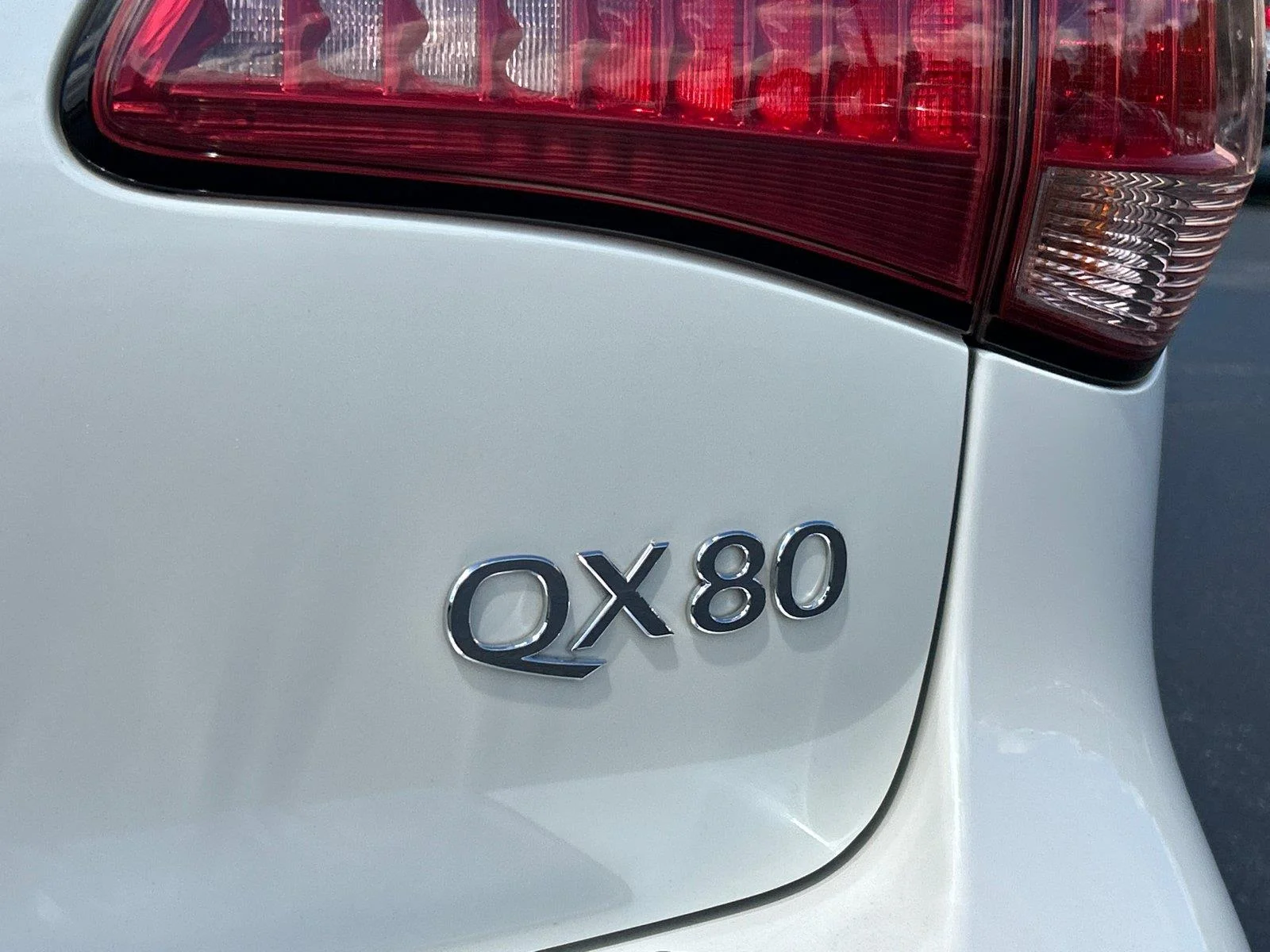 Used 2015 Majestic White INFINITI 4WD image 5
