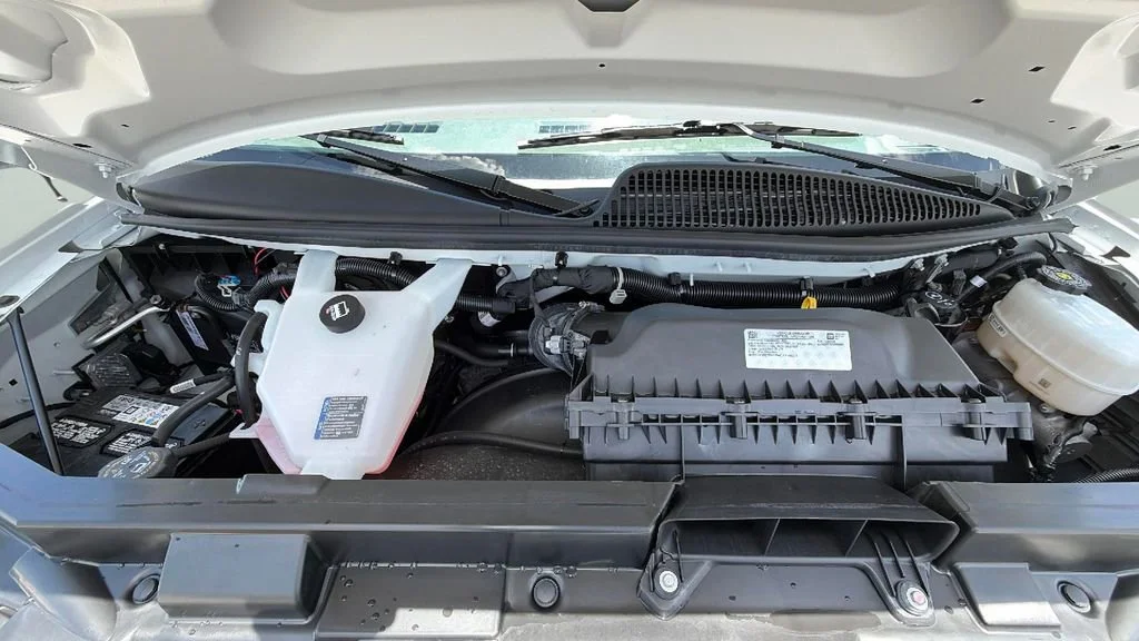 Used 2025 Summit White Chevrolet 1LT image 35
