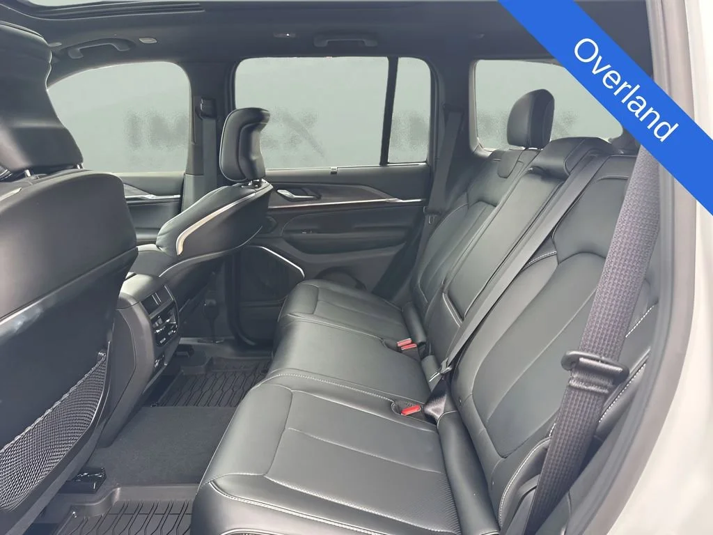 Used 2025  Jeep Overland image 23