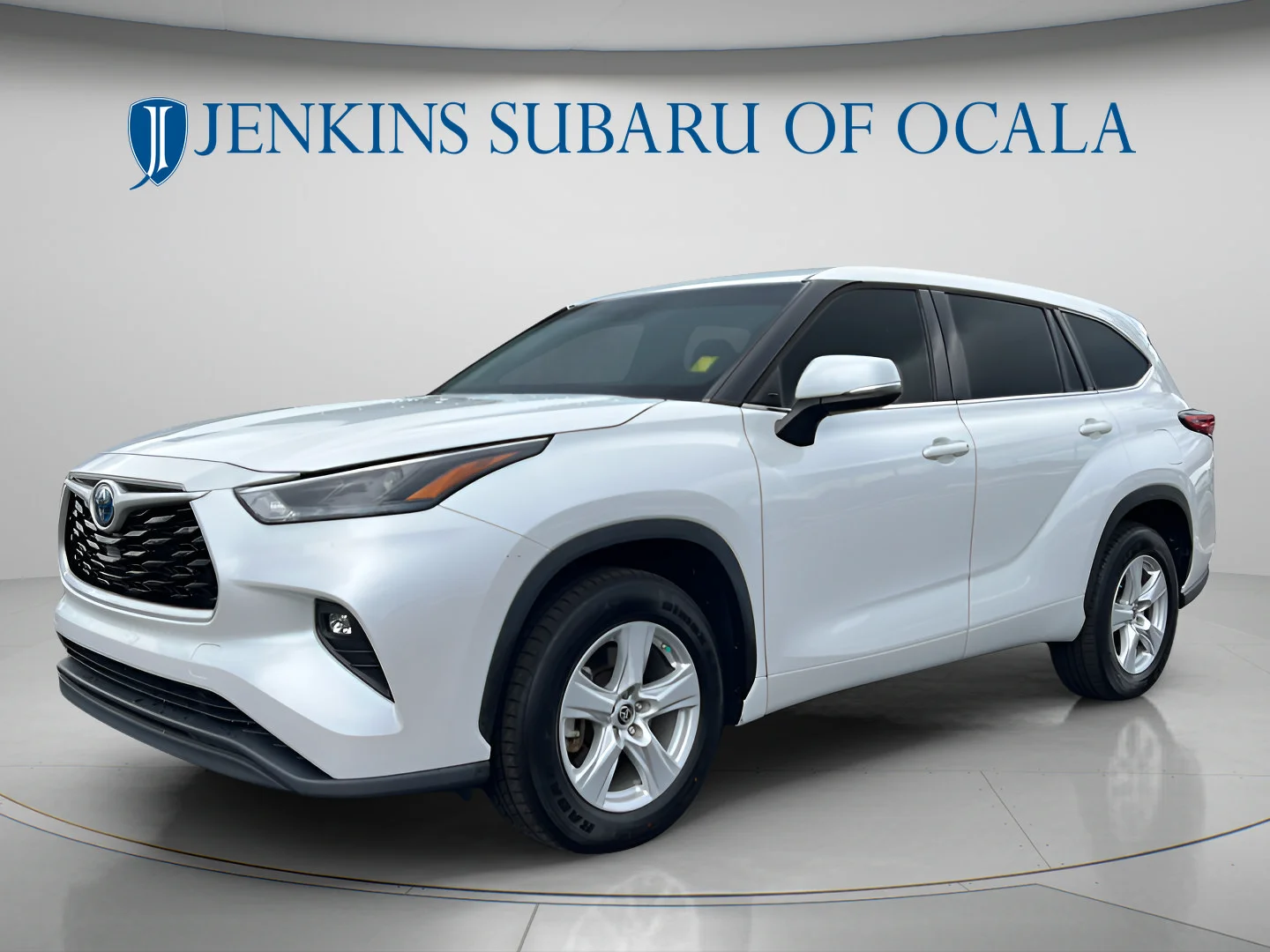 Used 2022 Pearl Toyota Hybrid LE image 7