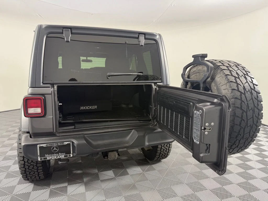 Used 2018 Gray Jeep Unlimited Sport S image 7