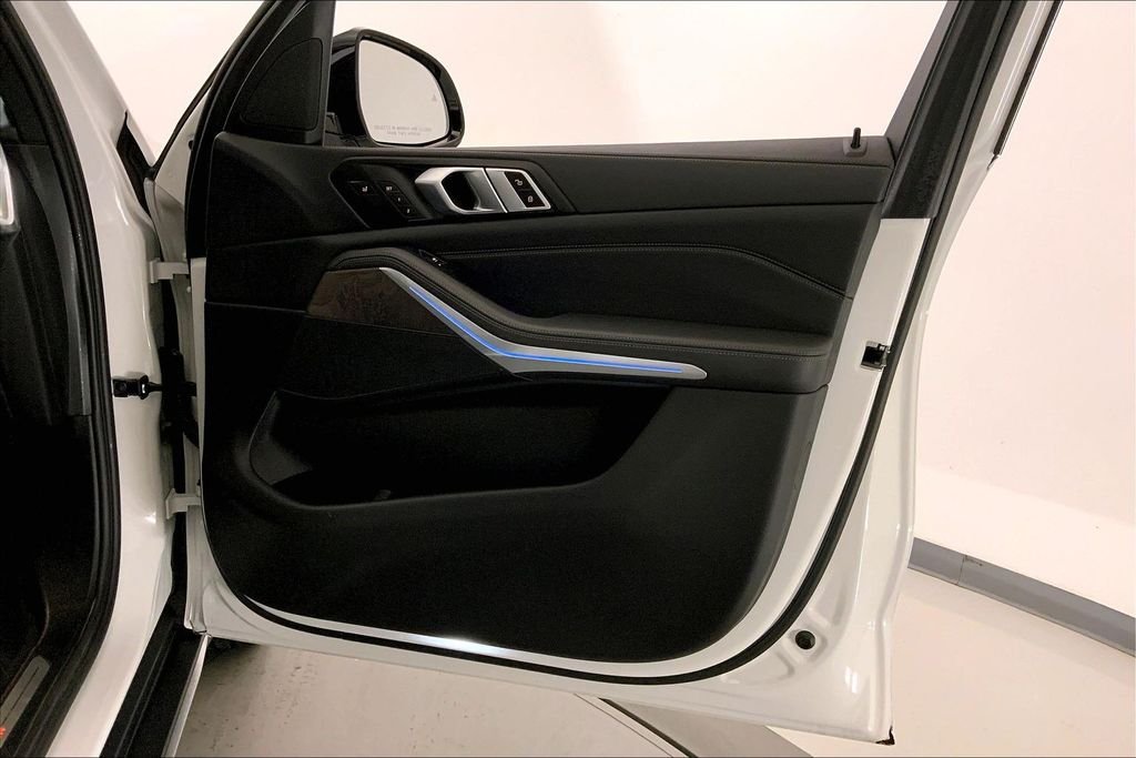 Used 2023 Mineral White Metallic BMW  image 25