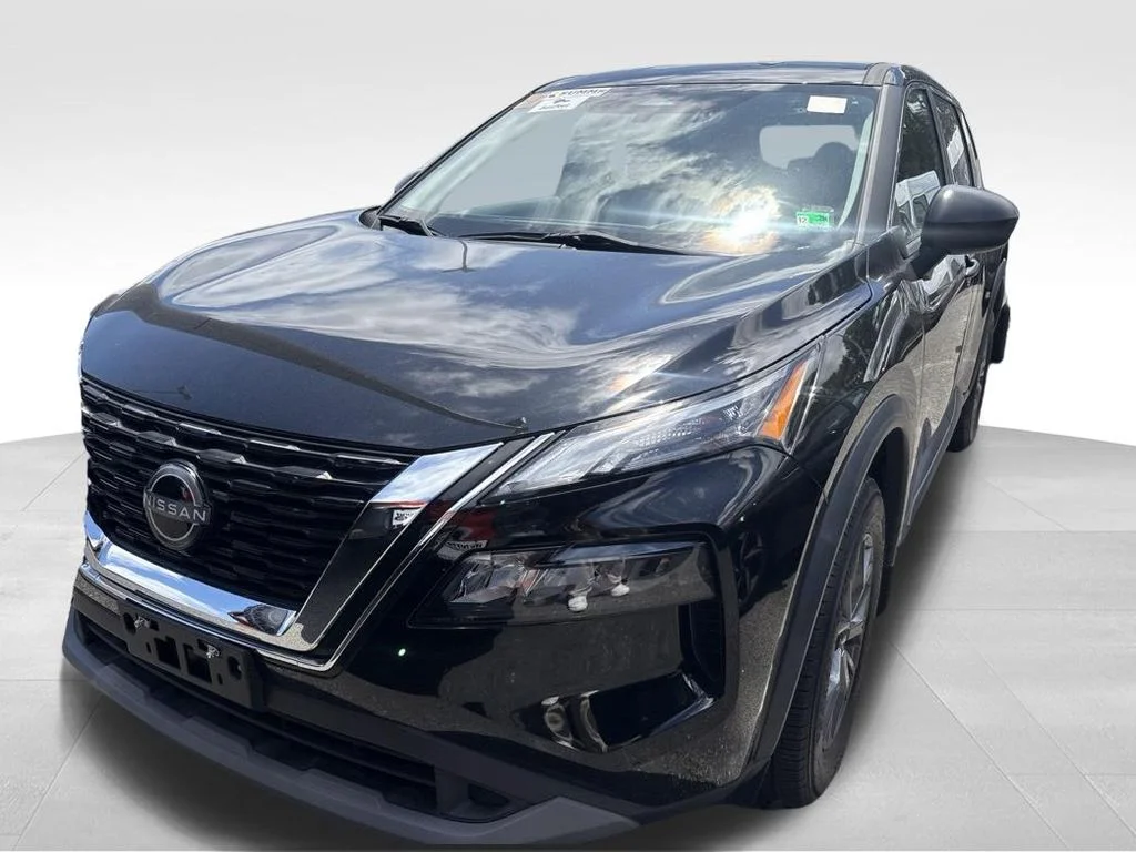 Used 2023 Black Nissan S image 3