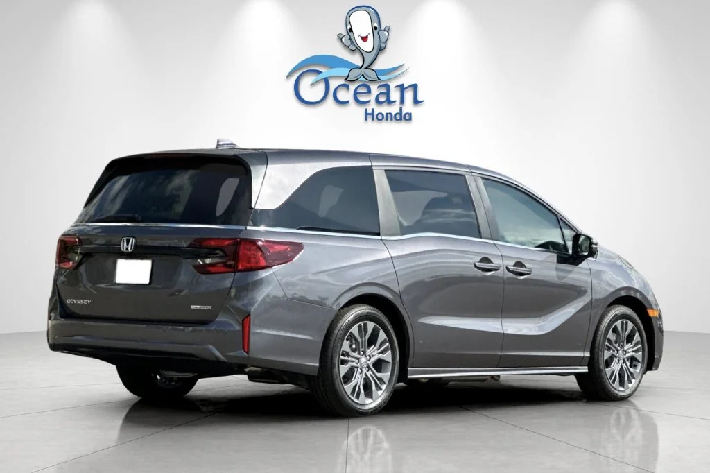 Used 2026 Modern Steel Metallic Honda Touring image 7