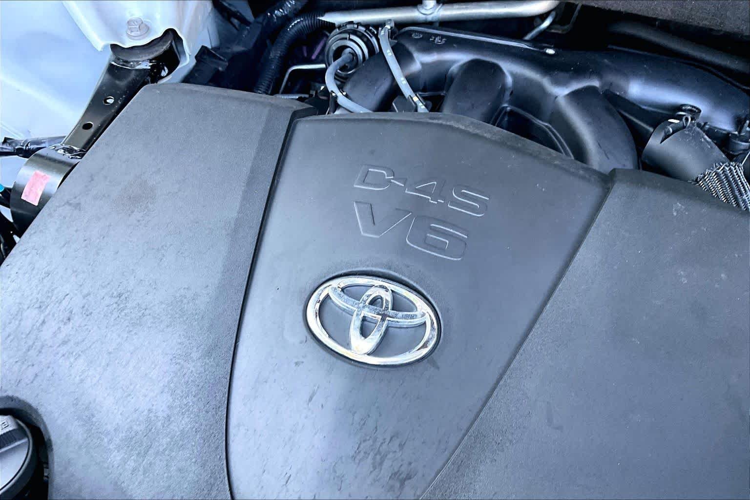 Used 2017 Blizzard Pearl Toyota XLE image 33