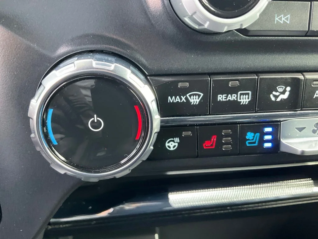 Used 2024 Silver Ford Lariat image 25