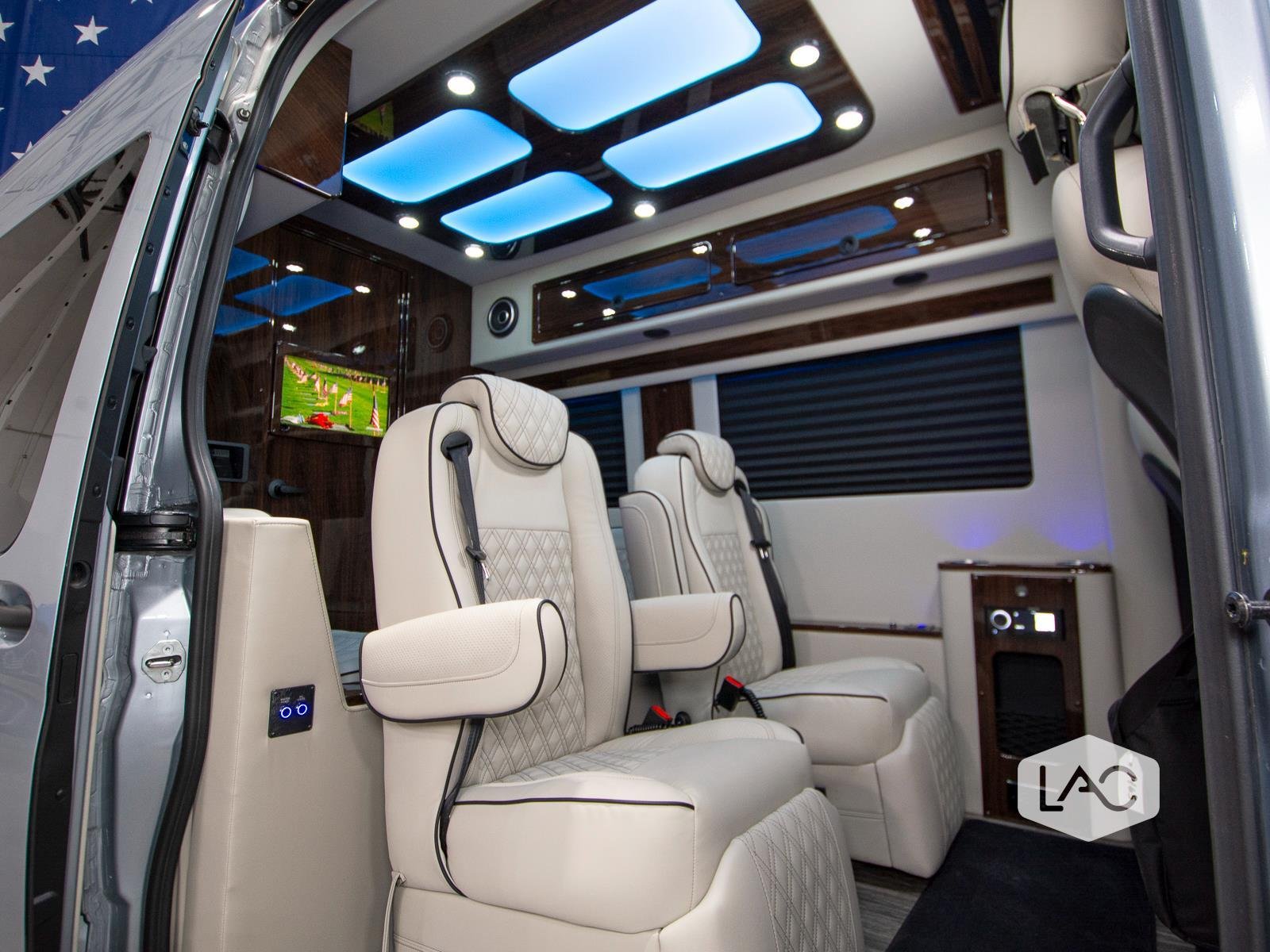 Used 2026 Hightech Silver OGV LUXURY COACH 8OBA AWD w/ 1.1 ADV Pkg EXT WTY image 7