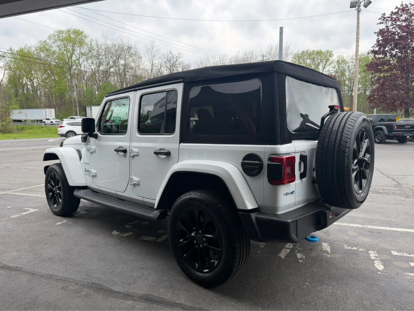 Used 2024 Bright White Clearcoat Jeep Sahara image 5