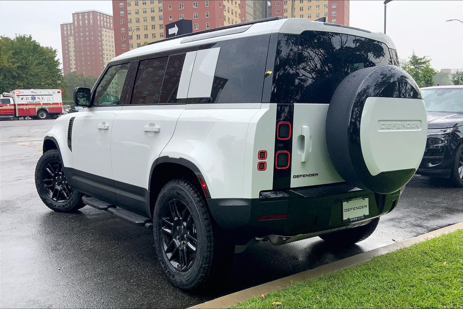 New 2026 Fuji White Land Rover S image 12