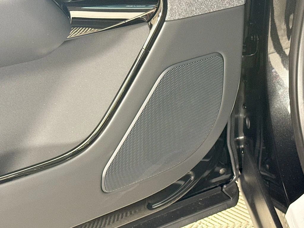 New 2026 Santorini Black Land Rover SE image 21