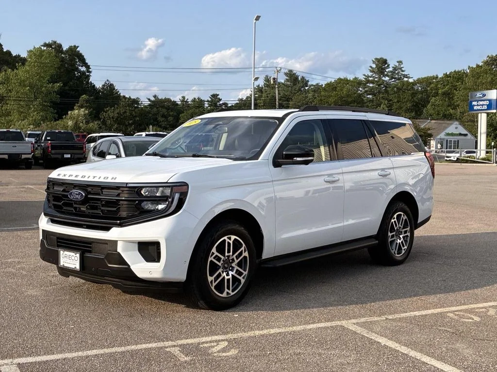 Used 2025 Oxford White Ford Active image 3
